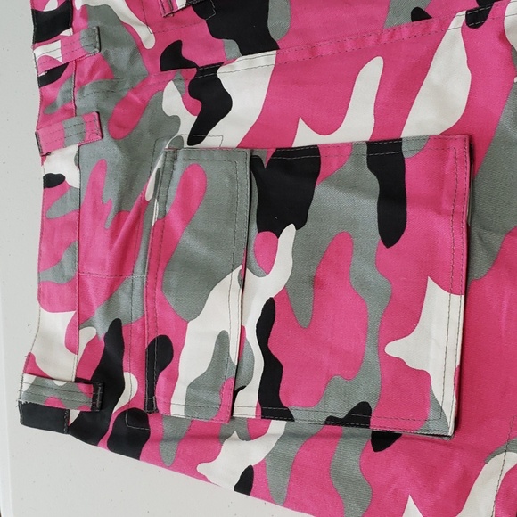 COTTON NET pink camo cargo shorts - Picture 8 of 16
